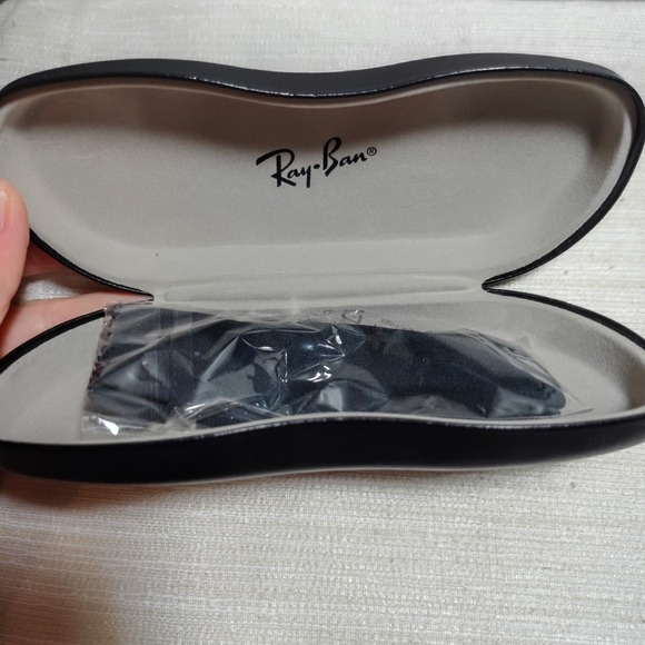 Ray-Ban Black Hard Shell Sunglasses Case with‎ Logo & Cleaning Cloth Replacement - Picture 4 of 8